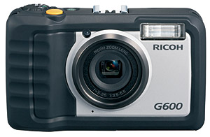 „Pancerny' Ricoh G600 reklamowany jako solidne narzędzie pracy dla strażaków, ratowników, budowlańców. Jestem pewien, że zimą będzie sobie świetnie dawała radę.